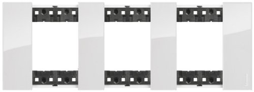 Рамка универсальная Legrand BTicino Living Now 3-м. 6 мод. лед фото Рамка универсальная Legrand BTicino Living Now 3-м. 6 мод. лед картинка